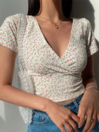 Summer French retro floral V-neck short-sleeved T-shirt Slim slimming wild high waist T-shirt women's top